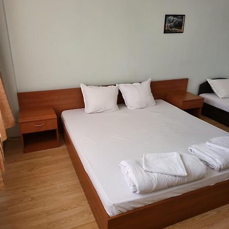 Provans Famili Hotel Letnica Zewnętrze zdjęcie