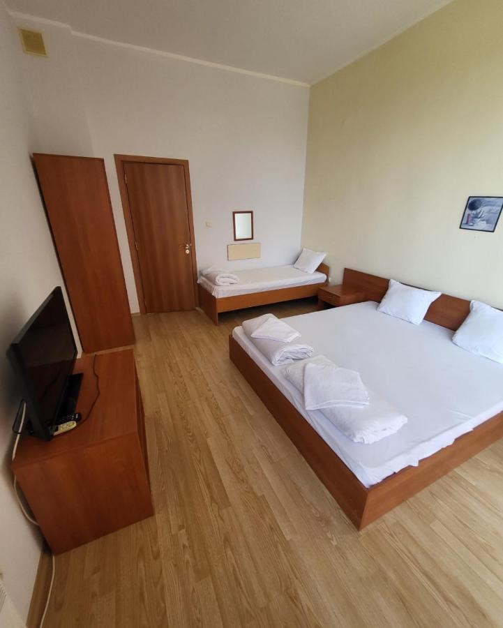 Provans Famili Hotel Letnica Zewnętrze zdjęcie